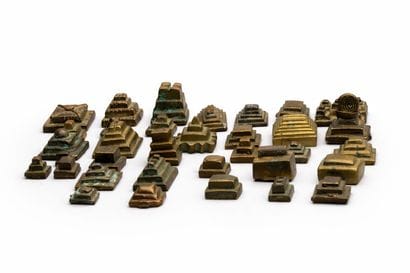 Ensemble de 34 poids à peser l'or Akan, Ghana
Laiton
Poids...
