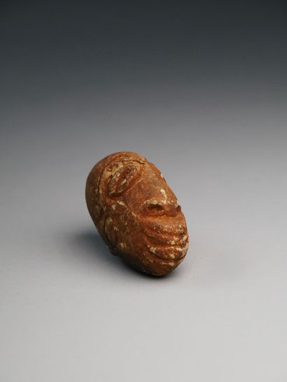 A stone head
Vanuatu
Height : 7.5 cm
Miniature...
