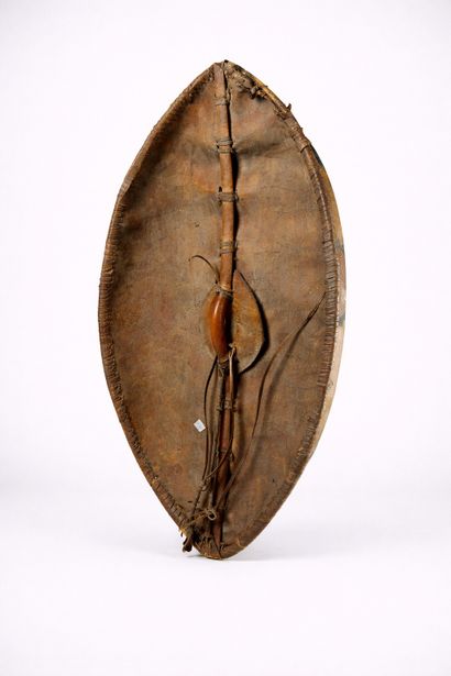 Bouclier elongo Massaï, Kenya
H : 99 cm
Bois,...