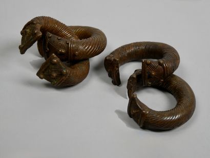 Yorouba Nigéria
Torques à patine brunie,...