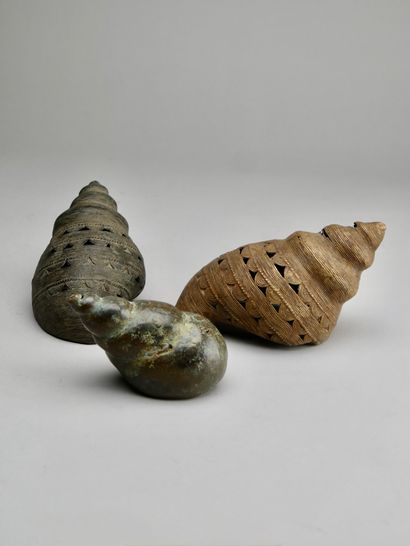 Ensemble de trois coquillages en fonte perdue
Laiton
Deux...