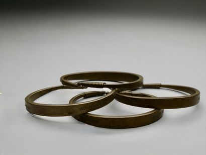 Yorouba Nigéria
Torques fines au design épuré,...