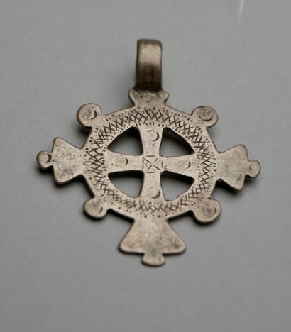 Croix en pendentif
Éthiopie
Métal argentifère
Début...