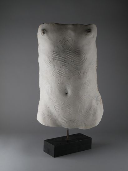 Moulage en plâtre d’un torse scarifié
Kuba,...