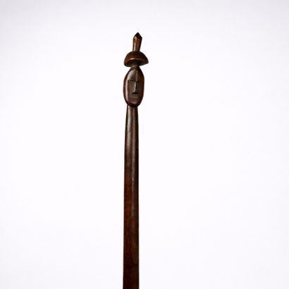Club, Vanuatu
Bois, H : 102 cm
Le long manche...