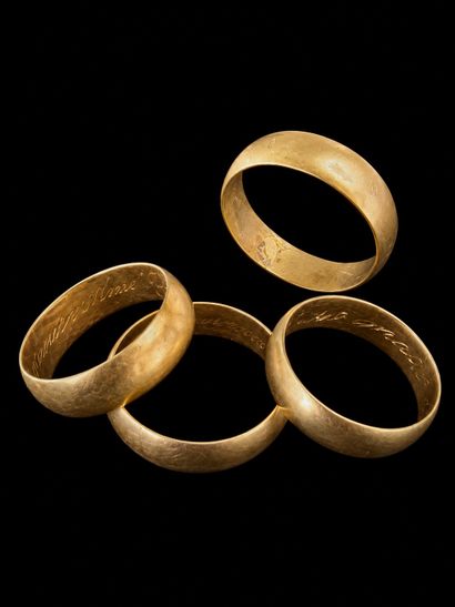 Four wedding rings in yellow gold 750 thousandths....