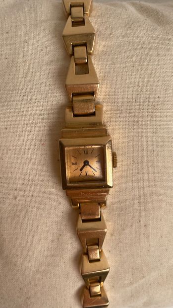 Montre de femme tank, le bracelet à maillon...