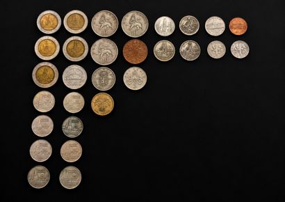 Lot de pièces étrangères. 
- 5 pièces de...