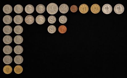 Lot de 30 monnaies étrangères comprenant...