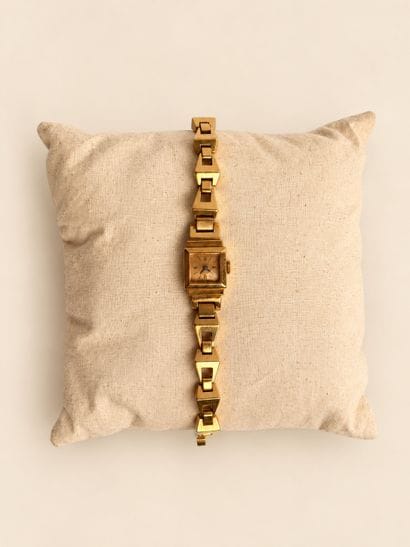 Montre de femme tank, le bracelet à maillon...