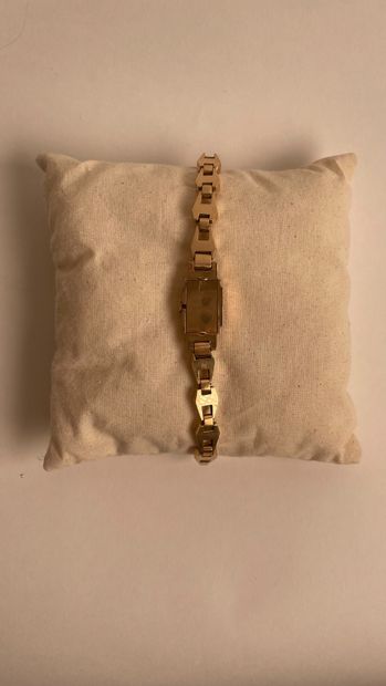 Montre de femme tank, le bracelet à maillon...