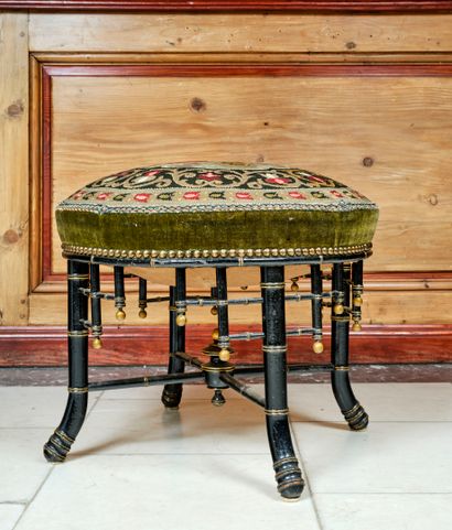 Circular stool in lacquered and gilded wood...