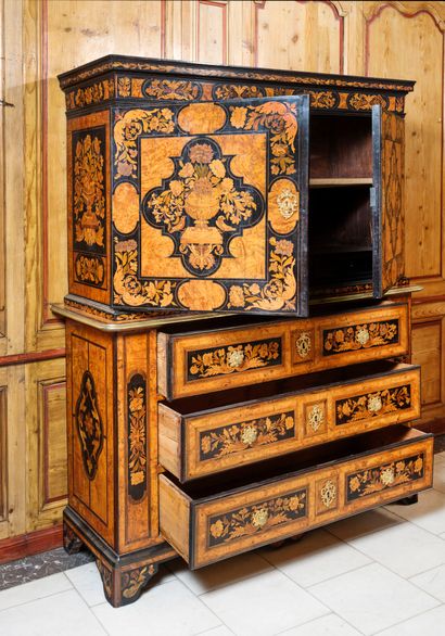 Large double veneer body. The front is decorated...