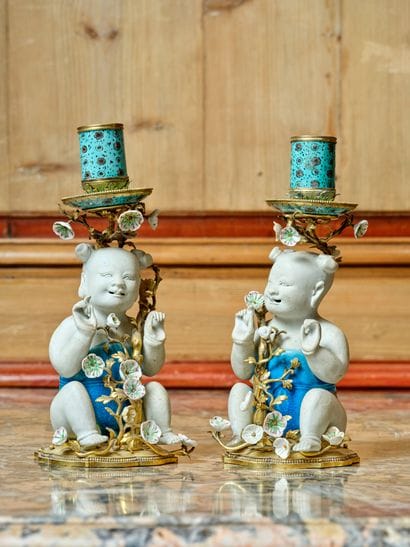 A pair of polychrome cookie and blue porcelain...