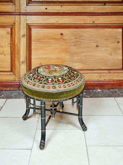 Circular stool in lacquered and gilded wood...