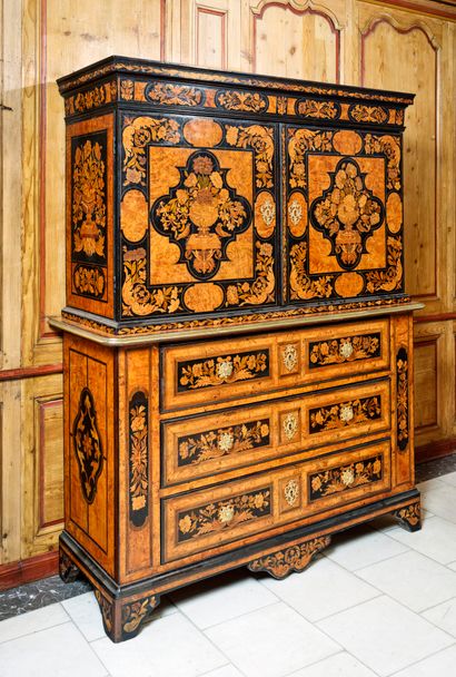 Large double veneer body. The front is decorated...