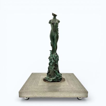 20th century school
Venus 
Green patina bronze...