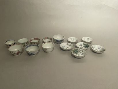 CHINE - Ensemble en porcelaine émaillée comprenant...
