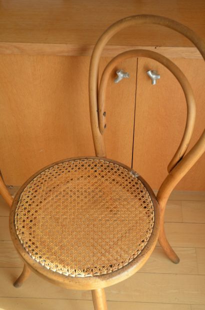 Thonet
Set comprising two chairs and an armchair...