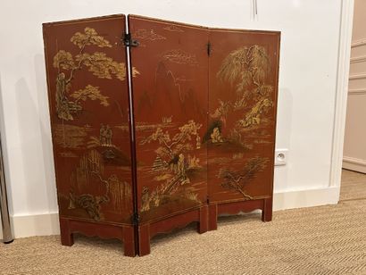 CHINA, Small 3-leaf Gilded lacquer PARAVENT...