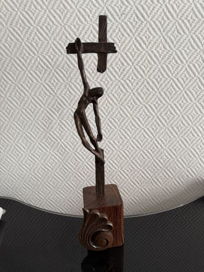 Maïté DEFRUC (née en 1947) : 
Christ en bronze...