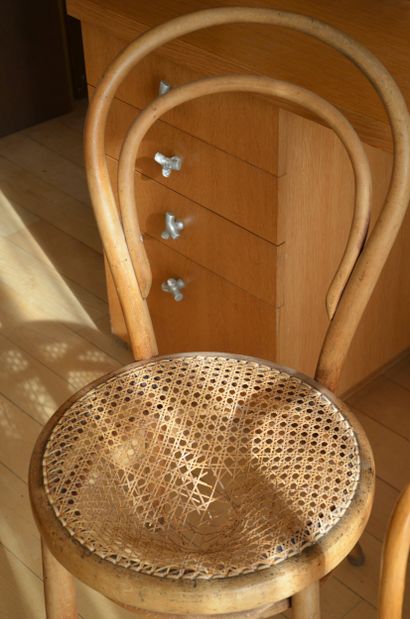 Thonet
Set comprising two chairs and an armchair...