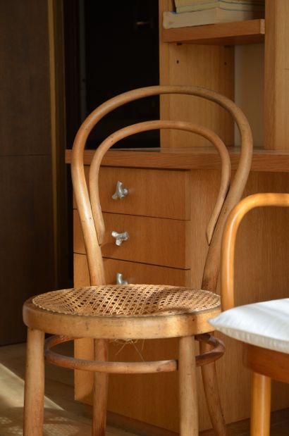 Thonet
Set comprising two chairs and an armchair...