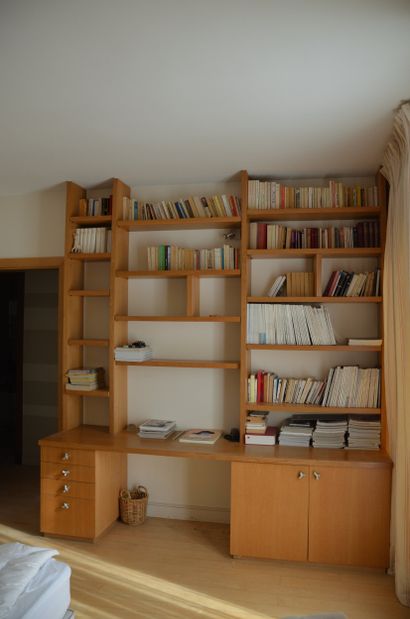 Modern work
Oak veneered library desk, rectangular...