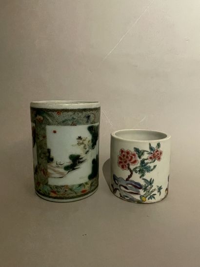 CHINE - Deux PORTE-PINCEAUX en porcelaine...