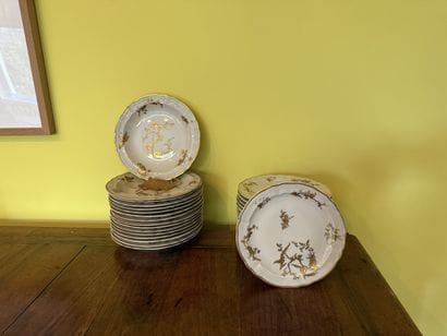 Limoges, BERNARDAUD - Ensemble de 16 assiettes...