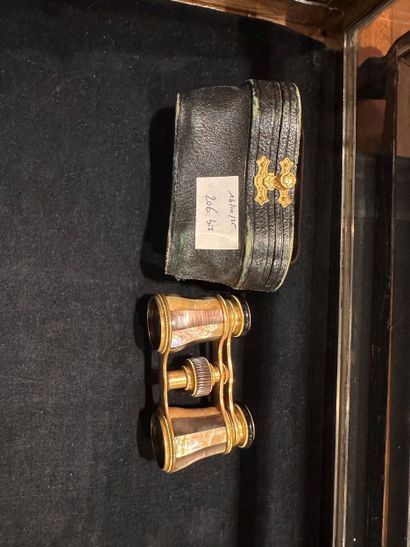 Paire de JUMELLES de théâtre à plaquettes...