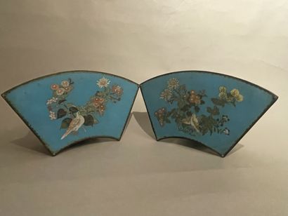 Pair of APPLIQUES in cloisonné with birds...