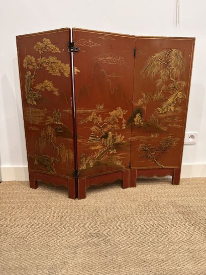 CHINA, Small 3-leaf Gilded lacquer PARAVENT...
