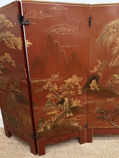 CHINA, Small 3-leaf Gilded lacquer PARAVENT...
