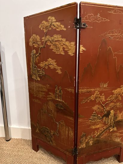 CHINA, Small 3-leaf Gilded lacquer PARAVENT...
