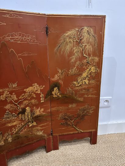CHINA, Small 3-leaf Gilded lacquer PARAVENT...