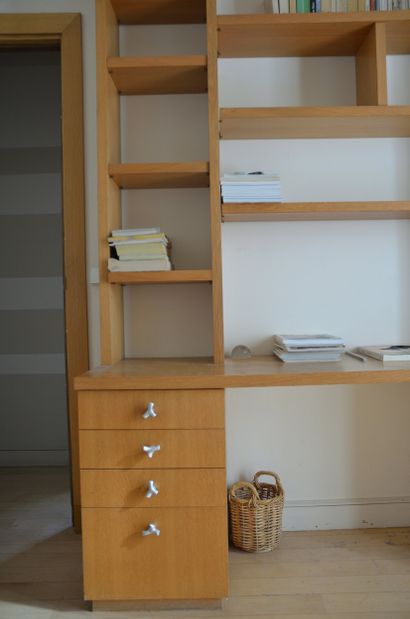Modern work
Oak veneered library desk, rectangular...