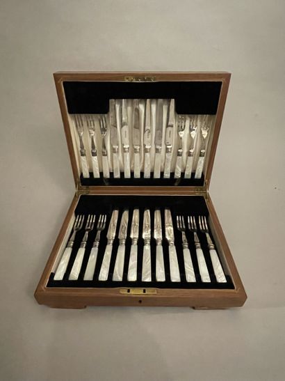 Suite of twelve silver-plated fruit COUVERTS,...
