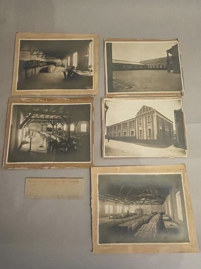 Ensemble de 4 photos argentiques représentant...