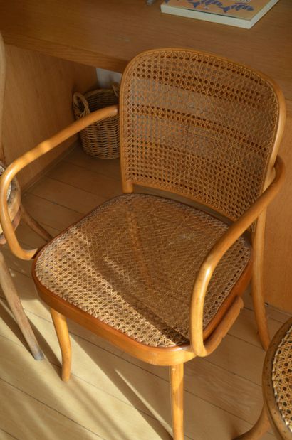 Thonet
Set comprising two chairs and an armchair...