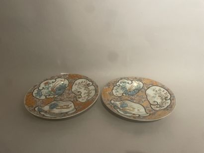 JAPAN - Two enameled porcelain ASSIETTES...
