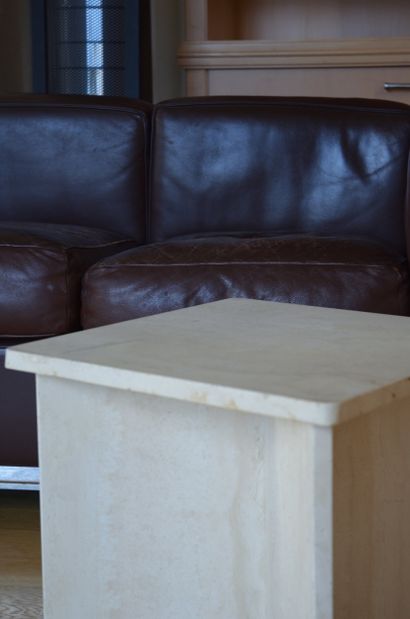 Italian work
Small travertine pedestal table,...