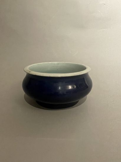 CHINE - Grande COUPE en porcelaine émaillée...