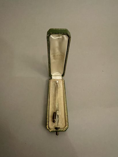 EPINGLE de cravate en or jaune 18K 750/°°...