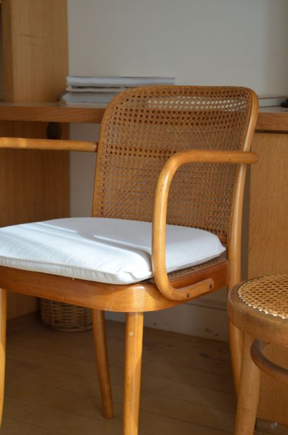 Thonet
Set comprising two chairs and an armchair...