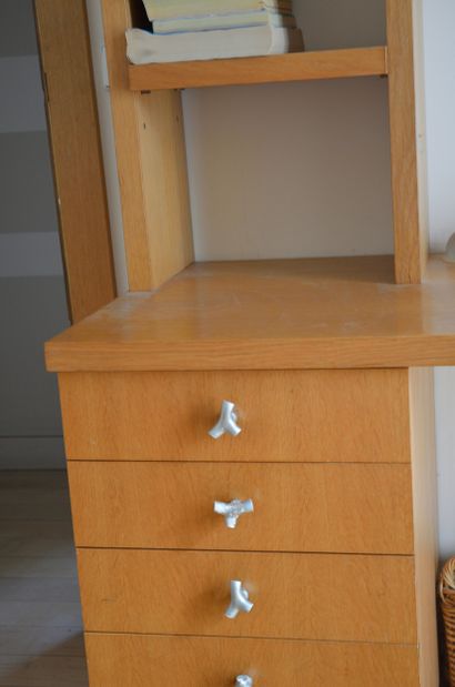 Modern work
Oak veneered library desk, rectangular...