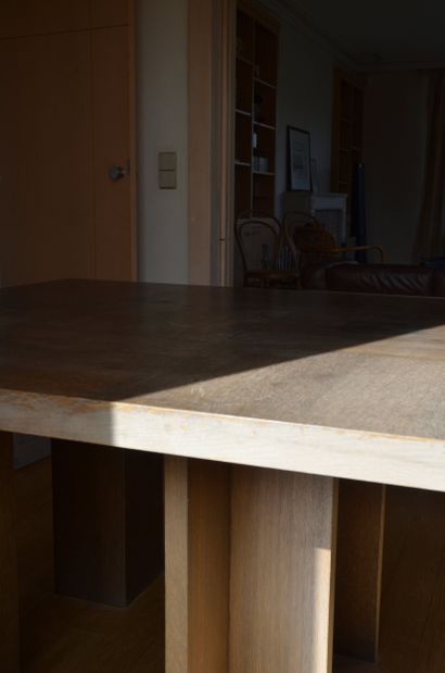 Modern work
Stained oak veneer dining table,...