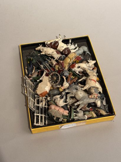 Ensemble de FIGURINES de la ferme en plomb...