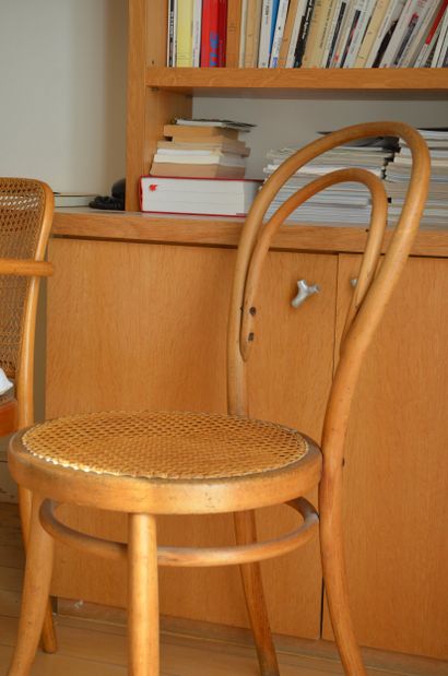 Thonet
Set comprising two chairs and an armchair...