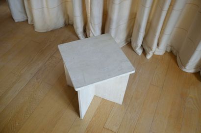 Italian work
Small travertine pedestal table,...